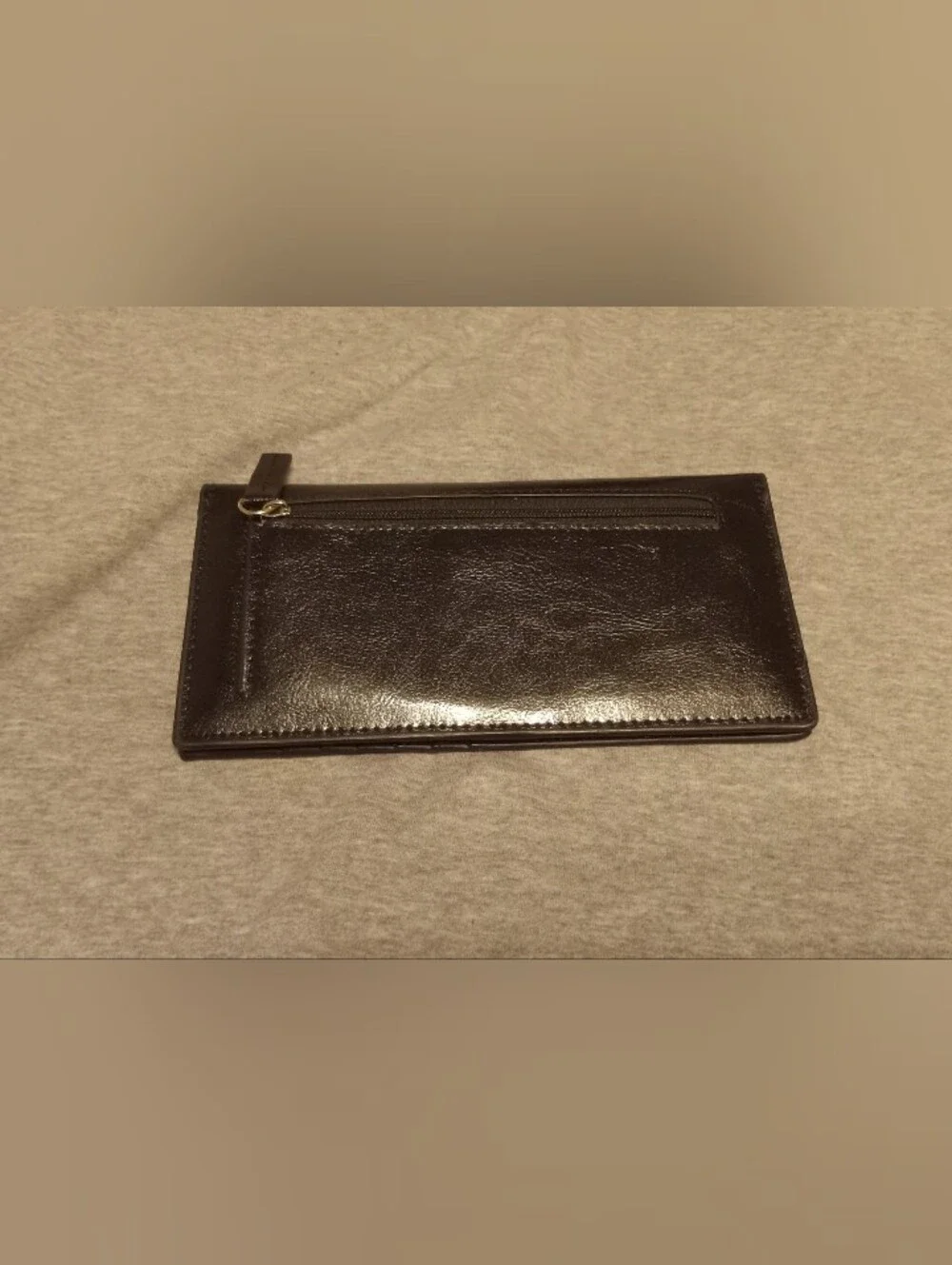 Ladies Sleek Black Leather Zip Wallet.   Faux Leather